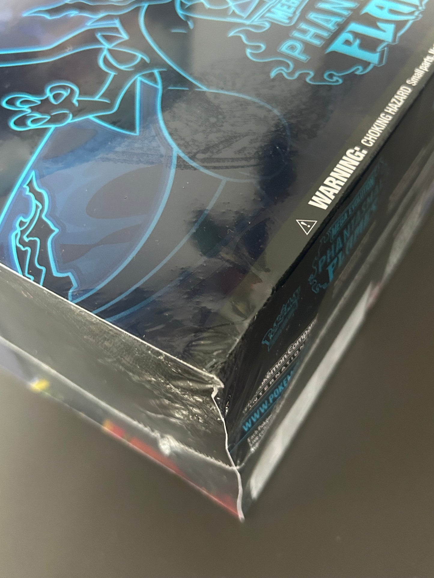 (Small Damage) Pokémon TCG: Mega Evolution Phantasmal Flames - Elite Trainer Box